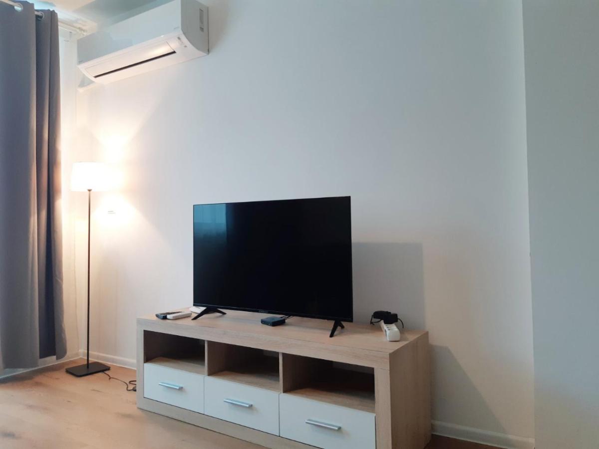 Huge Apartment With A Parking Space In The Same Building София Екстериор снимка